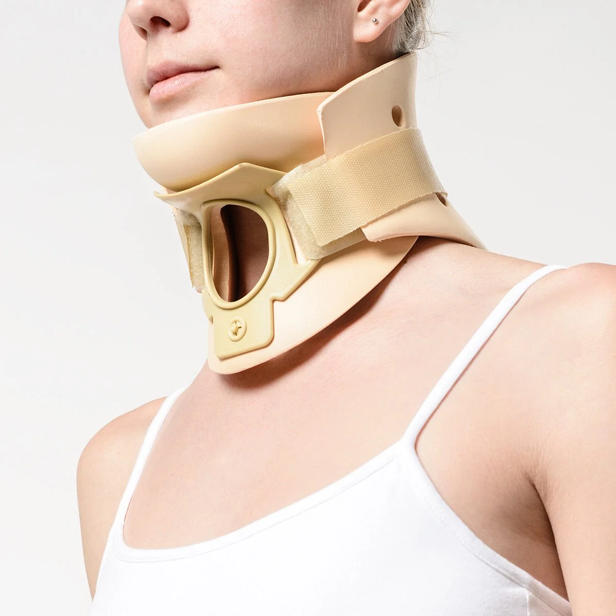 Collar tipo Filadelfia rígido – Insumo médico-quirúrgico Medin Salud Panamá